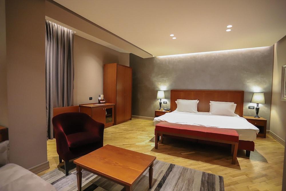 Mondial Hotell Tiranë
