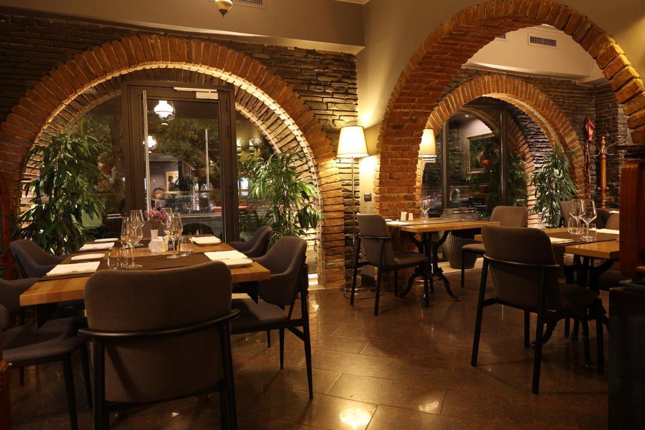 Mondial Hotel 4*